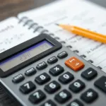 Jak odejmować pierwiastki w różnych przypadkach? Przewodnik krok po kroku